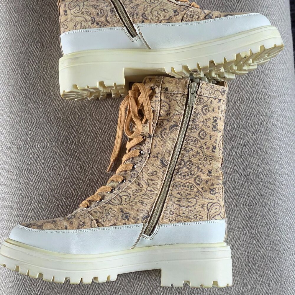 Free People Feels Good To Be Lost Paisley Lug Sole Boots EU 38 US 7.5 /8 Boho - Picture 5 of 8